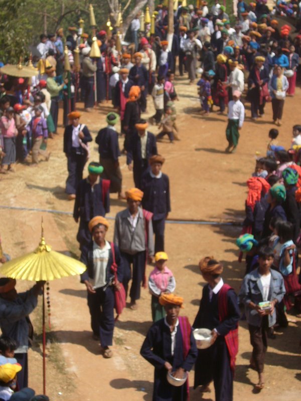 Travel - Myanmar - Kalaw Shan - Monks Enter The Monastery